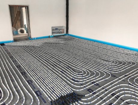 In den neuen Büro- und Schulungsräumen der Freiwilligen Feuerwehr Selters verlegte Schütz ca. 400 m² Fußbodenheizung mithilfe der Tacker-Systemtechnik.