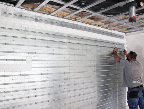 Es folgte: Die Installation der Wandheizung im Wohnbereich,
