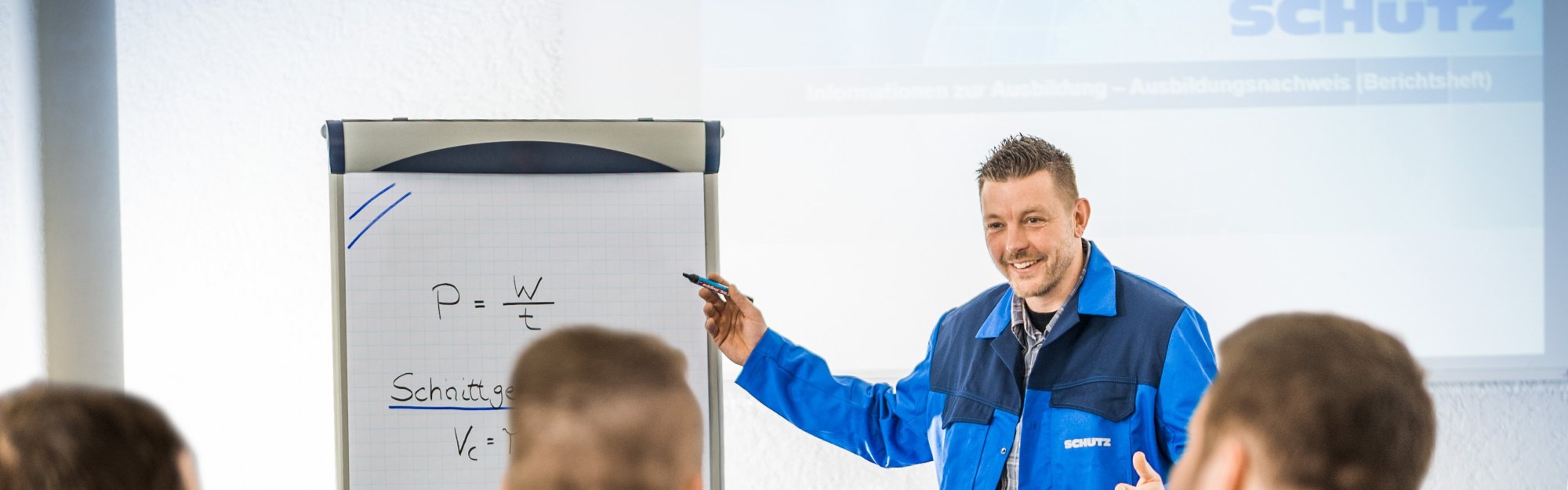 co_azubi_schulungszentrum_unterricht-handwerker_B1370657_website-header_RGB_04.jpg